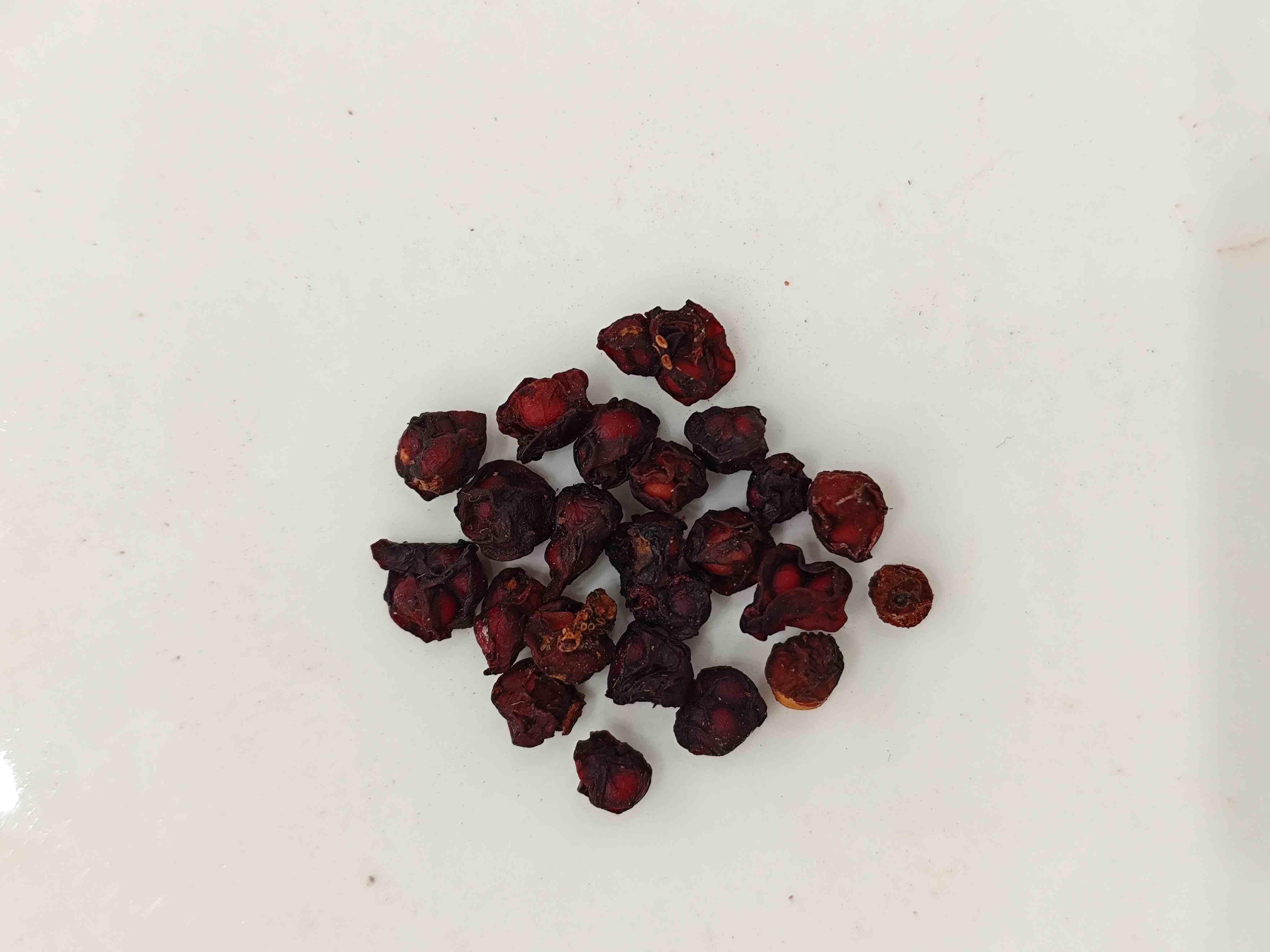 Schisandra Frucht (Wǔwèizǐ):